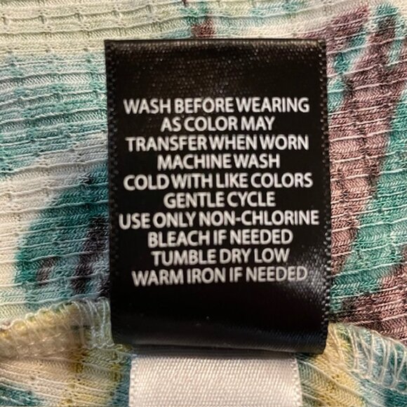 TORRID Tropical Leaf Print Smocked Peplum Blouse - Size Large - Picture 6 of 7